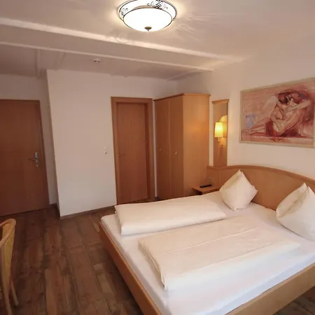 Haus Dorfblick 게스트하우스 겔로스