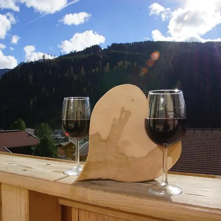 Haus Dorfblick بيت ضيافة 4*