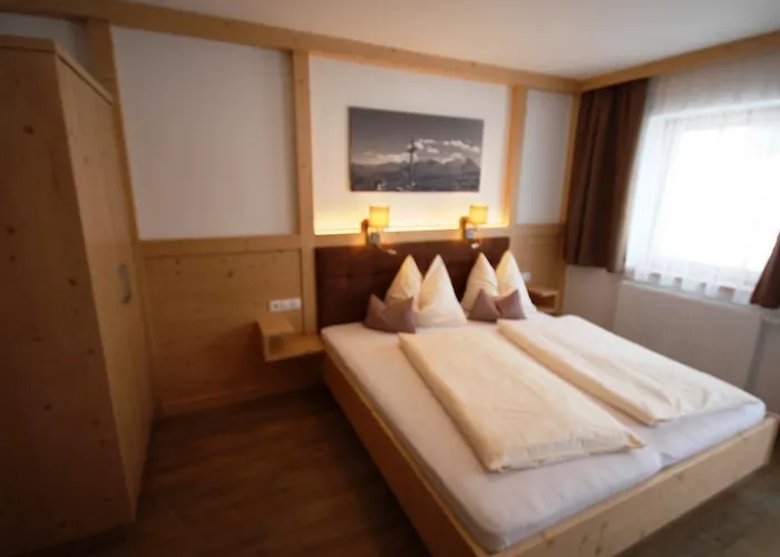 Haus Dorfblick 招待所 4*