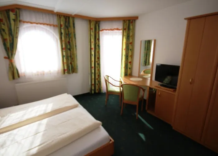 Haus Dorfblick 招待所 4*