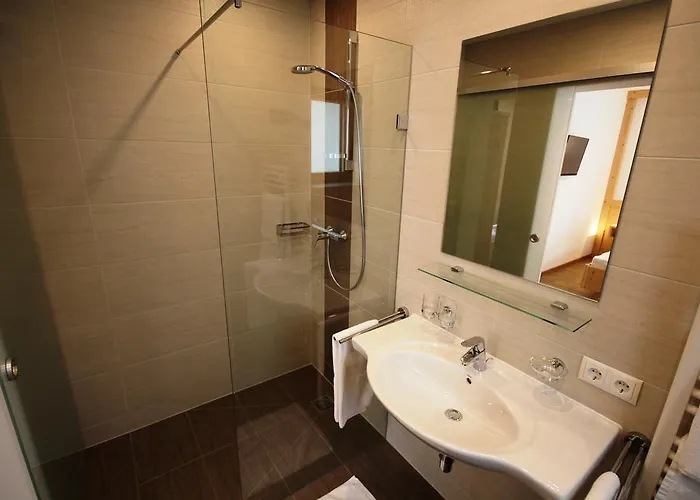 Haus Dorfblick 招待所 4*