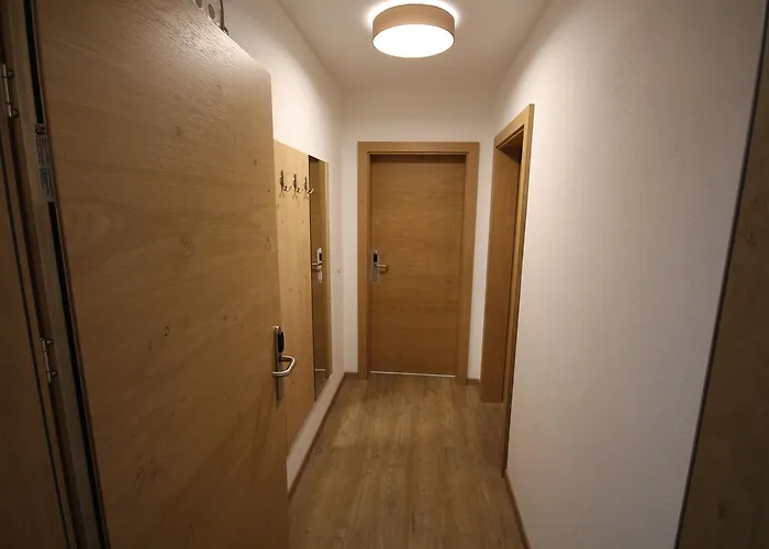 Haus Dorfblick 招待所 4*